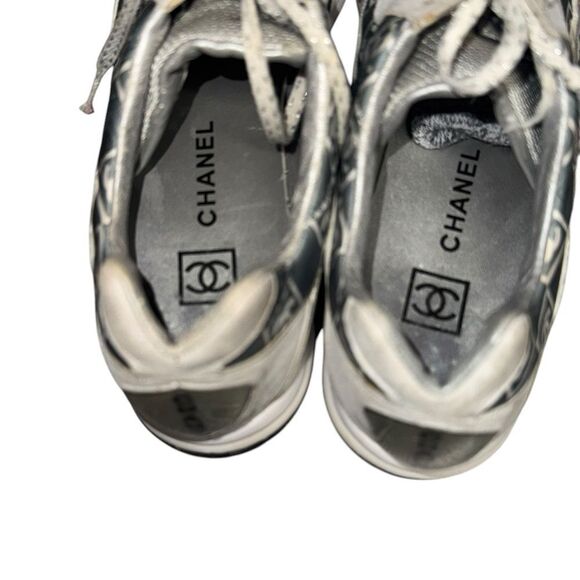 Women’s CHANEL 90s cc logo monogram grey & white lace up athletic sneaker shoes - Picture 7 of 9